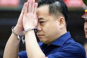 Vũ "nhôm" định mang 2,2 triệu USD đưa cả gia đình sang Mỹ thì bị bắt