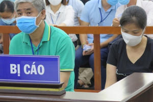 Vụ bé lớp một tử vong: Bị cáo xin lỗi đại diện bị hại... theo lời "nhắc" của VKS