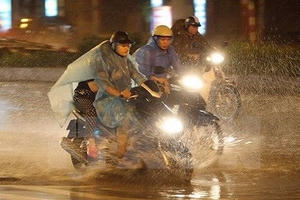 Đêm nay Hà Nội và nhiều nơi khả năng mưa dông, cuối tuần trời mát