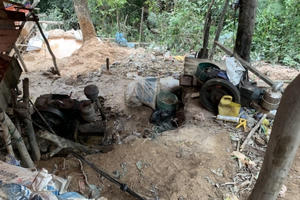 Triệt phá điểm khai thác quặng vàng trái phép ở Quảng Bình