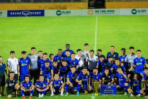 SLNA giành Cúp vô địch Giải Bóng đá tứ hùng Cúp Tân Long 2022