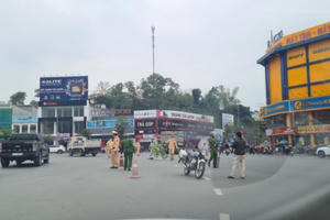 Ô tô kéo lê xe máy khoảng 20m, 1 người phụ nữ ở Lào Cai tử vong