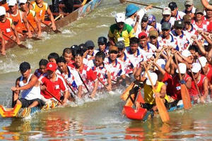 Quảng Bình: Tưng bừng đua thuyền mừng Tết Độc lập