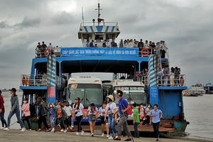 Phân luồng giao thông qua phà Gót dịp nghỉ lễ 30/4-1/5