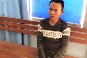 Sau gần 10 ngày lẩn trốn, kẻ dùng dao bấm đâm chết người ra đầu thú