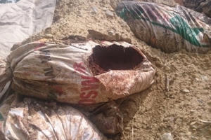 Đà Nẵng: Hàng trăm tấn chất thải nghi độc hại được chôn lấp "kín" Đà Nẵng: Hàng trăm tấn chất thải nghi độc hại được chôn lấp "kín"