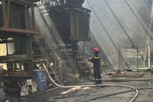 Huy động hơn 70 chiến sĩ chữa cháy nhà xưởng 4.000m2 tại Bình Dương