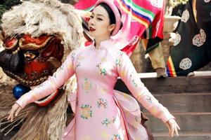 NTK La Sen Vũ đem hoạ tiết trâu vàng lên áo dài trong BST "Kim Sắc Niên Hoa",