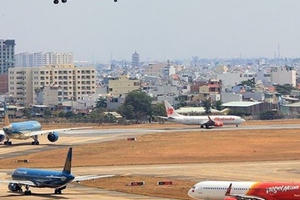 Đường sắt “cháy vé”, hàng không tăng chuyến kỷ lục