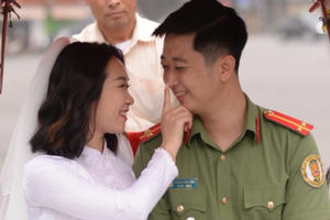 Ảnh cưới lãng mạn của nam Trung uý Công an nên duyên nhờ hộ chiếu
