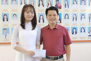 Thủ khoa khối A1 là nam sinh Bắc Giang, nữ sinh Hà Tĩnh thủ khoa toàn quốc với 3 điểm 10