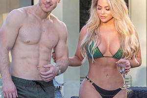 Mẫu nội y Anh quốc Bianca Gascoigne quá gợi cảm bên bạn trai ở bể bơi