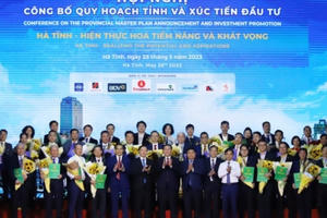 Hà Tĩnh: Trao quyết định chấp thuận chủ trương đầu tư cho 14 nhà đầu tư, tổng vốn đăng ký hơn 9.600 tỉ đồng.