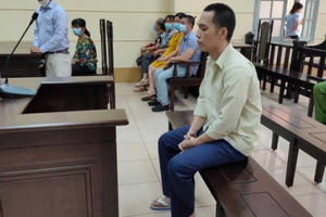 Trộm hộp xét nghiệm đem bán, nhân viên bệnh viện lãnh án 8 năm tù