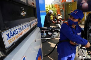 Xăng giảm "nhẹ nhàng" 100 đồng/lít, người dân chán nản