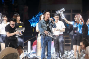 Phát cuồng khi Sơn Tùng M-TP mời fan lên sân khấu ăn tối