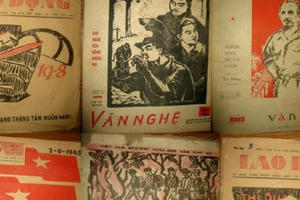 Trưng bày sách báo viết về Cách mạng Tháng Tám và Quốc khánh 2/9 Trưng bày sách báo viết về Cách mạng Tháng Tám và Quốc khánh 2/9