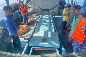 Tạm giữ một tàu vận chuyển trái phép 50.000 lít dầu DO không rõ nguồn gốc