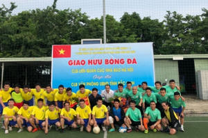 Giao hữu bóng đá giữa CLB liên quân các Nhà báo Hà Nội và khối VP UBND tỉnh Bắc Ninh