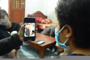 Lời kể kinh hoàng của bé gái 12 tuổi nghi bị mẹ đẻ bạo hành, người tình của mẹ xâm hại