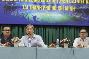 ‘Cháy vé’ giao lưu U23 VN tại TP.HCM: Người hâm mộ xếp hàng dài cả km