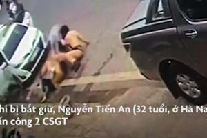 Video: Hai CSGT bị nhóm đối tượng tàng trữ ma tuý đá tấn công nhập viện