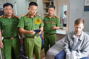 Bắt giữ nghi phạm người nước ngoài cướp tiệm vàng tại Đà Nẵng sau gần 15 giờ gây án