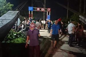 Toàn cảnh hiện trường nơi chiếc Ford Everest rơi xuống sông, 5 người tử vong