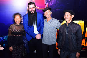 Thổ dân Việt trong 'Kong': Diễn viên Hollywood rất hòa đồng