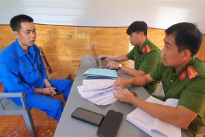 Bắt giữ đối tượng làm giả 12 bộ hợp đồng đặt cọc bán đất, chiếm đoạt hơn 8,2 tỷ đồng