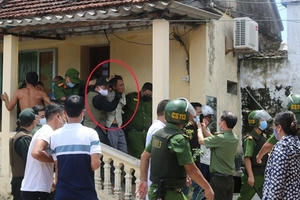 Nam Định: Bắt đối tượng có biểu hiện "ngáo đá" khống chế vợ, con và cháu ngoại làm con tin