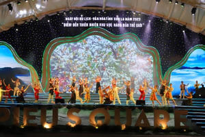 Từng bừng đêm khai mạc ngày Hội Du lịch Văn hoá tỉnh Sơn La tại Mộc Châu Island