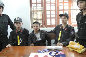 Mang 6000 viên ma túy từ Nghệ An sang Hà Tĩnh, chưa kịp tiêu thụ bị công an tóm gọn