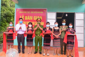 Bàn giao mái ấm tình thương cho các hộ nghèo huyện Nam Đông