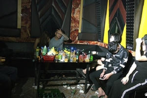 Hải Dương: Bất chấp lệnh cấm, quán karaoke vẫn mở cửa đón 13 "thượng đế"