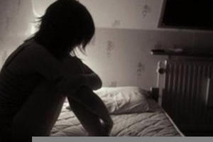 Rúng động: Bố đẻ hiếp con gái ruột 10 tuổi ngay trên giường khi bị vợ từ chối quan hệ