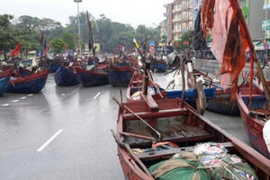 "Chạy đua" với Sơn Tinh: Kéo thuyền lên đường, hạ mái xuống đất "Chạy đua" với Sơn Tinh: Kéo thuyền lên đường, hạ mái xuống đất
