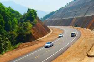 Lý do một số dự án đường cao tốc mới chỉ có 2 làn xe