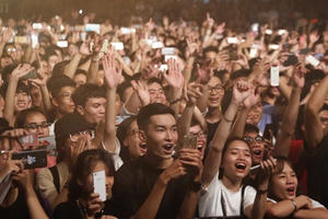 Dàn sao “khủng” cháy hết mình đón tân sinh viên ĐH Giao thông vận tải