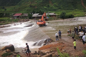 Lào Cai: Sập mỏ vàng, 18 người chết, thông tin bị “cô lập”?