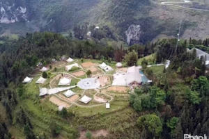 Bài 1 - Những “u nhọt” đang làm xấu Cao nguyên đá Đồng Văn