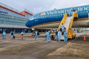 Sân bay Vân Đồn đón hơn 300 khách có hộ chiếu vaccine từ Pháp về