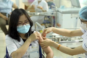 Việt Nam đã tiêm vaccine phòng COVID-19 cho hơn 15.800 người