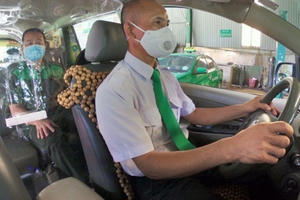 TP.HCM: Taxi vắng khách những ngày đầu hoạt động trở lại