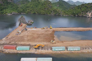 Tỉnh Quảng Ninh chỉ đạo kiểm tra dự án quây núi đá vịnh Hạ Long làm 'hòn non bộ'
