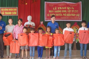 Thay đổi cách nhìn, nâng cao hiểu biết về pháp luật cho người dân Thay đổi cách nhìn, nâng cao hiểu biết về pháp luật cho người dân