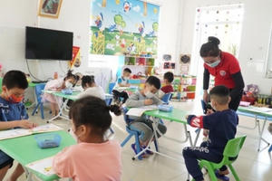 Loạt chính sách 'giữ chân' giáo viên ở lại với nghề Loạt chính sách 'giữ chân' giáo viên ở lại với nghề