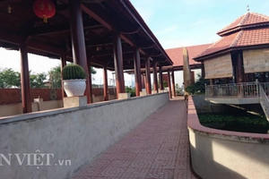 Chiêm ngưỡng nhà gỗ "khủng" của nguyên Chủ tịch huyện ở Đắk Lắk Chiêm ngưỡng nhà gỗ "khủng" của nguyên Chủ tịch huyện ở Đắk Lắk