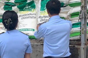 Gần 10 tấn bột ngọt (Trung Quốc) bị tạm giữ khi đang trên đường đi tiêu thụ