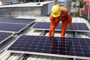 Nghiên cứu thông tin báo nêu về khó khăn của doanh nghiệp điện mặt trời mái nhà